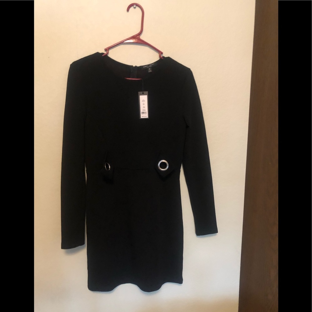 Women’s fashion black dress size medium.